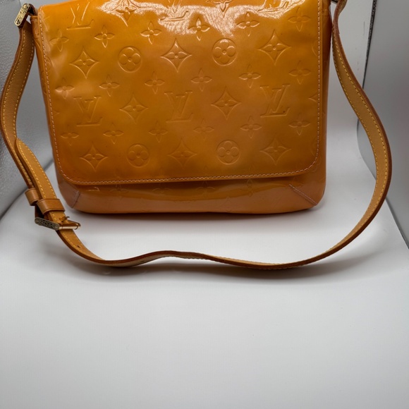 Louis Vuitton Yellow Thompson Patent Vernis Shoulder Bag - Picture 11 of 13